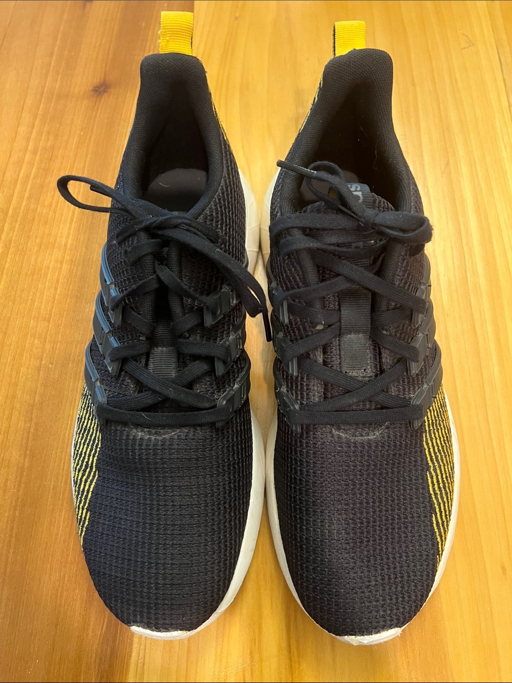 adidas Questar Flow sneakers in "Black Active Gold"